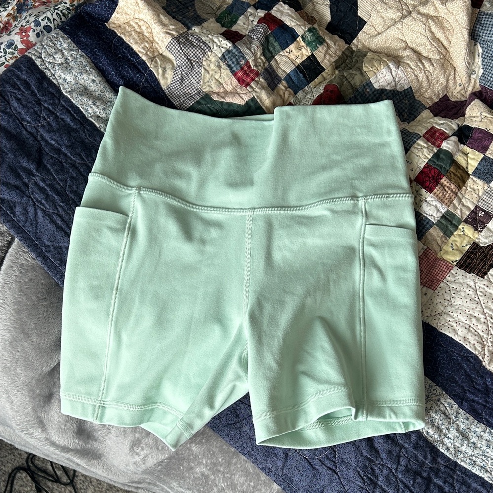Athleta | Salutation Stash 5 in. Shorts